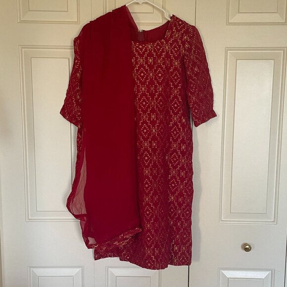 3 piece deep red salwar kameez set with geometric gold detailing XS - Picture 1 of 12